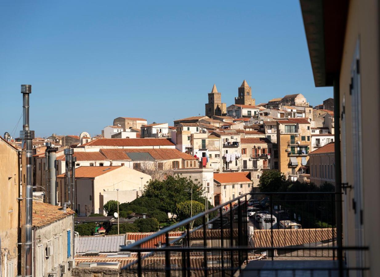 B&B Le Suites Di Costanza Cefalù Exterior foto